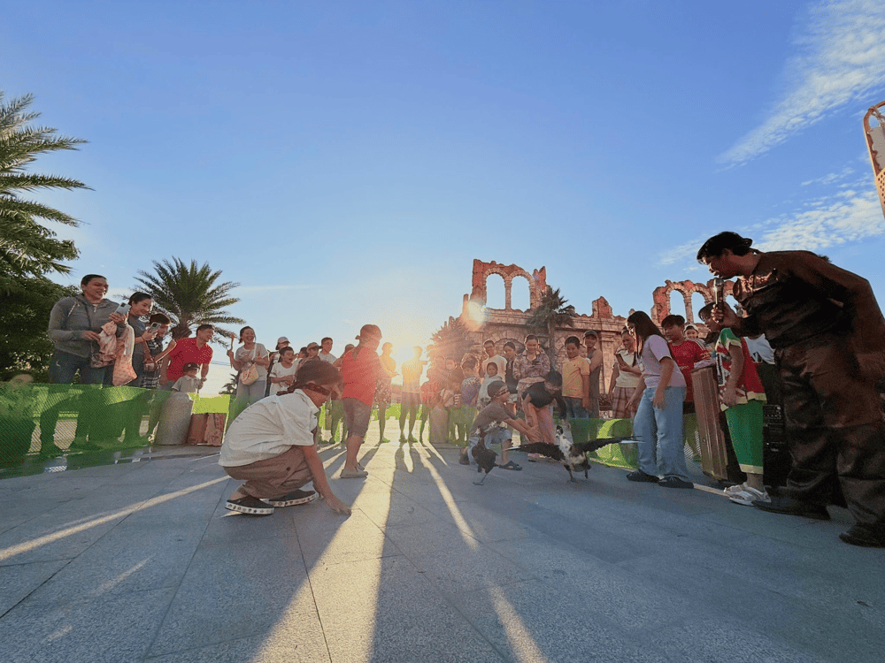 Opt for light, breathable clothes and bring a hat and sunscreen, since most of the activities are outdoors (Source: Sun World Hon Thom)